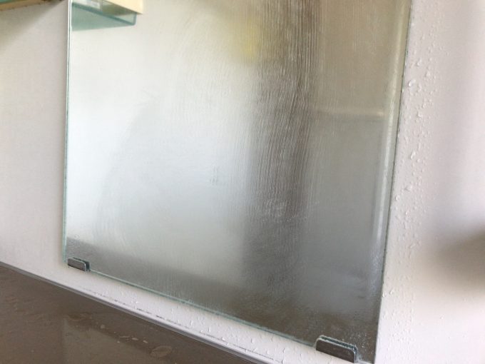 浴室鏡のウロコ汚れ 1分でピカピカにする方法 アシタノ